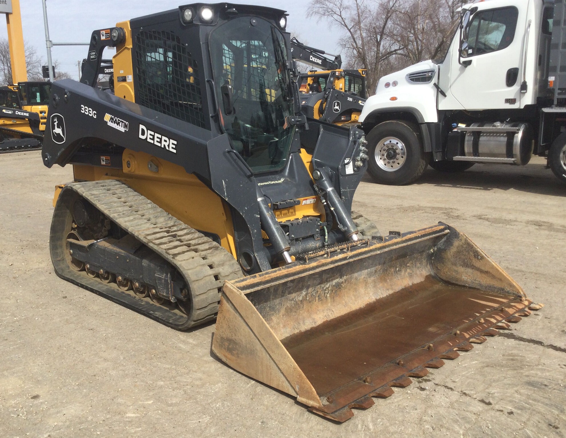 2023 John Deere 333G Image 3