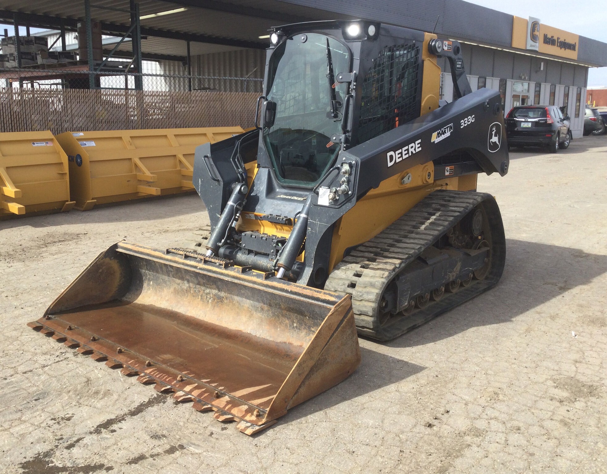 2023 John Deere 333G Image 4