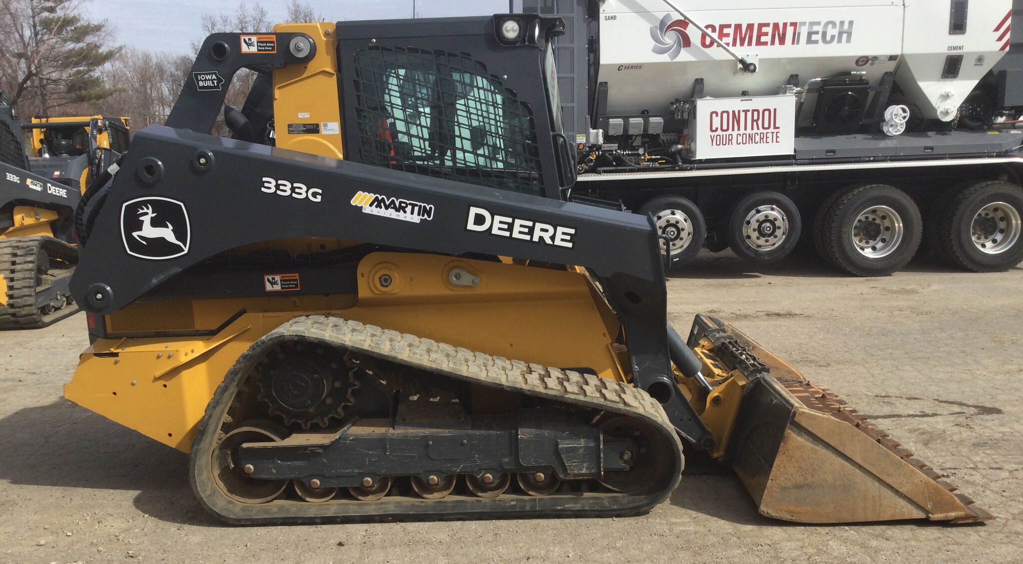 2023 John Deere 333G Image 1