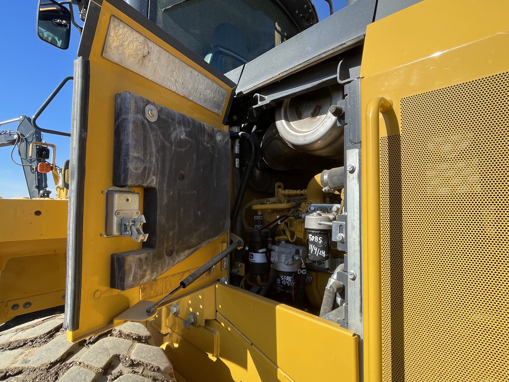 2019 John Deere 444K Image 8