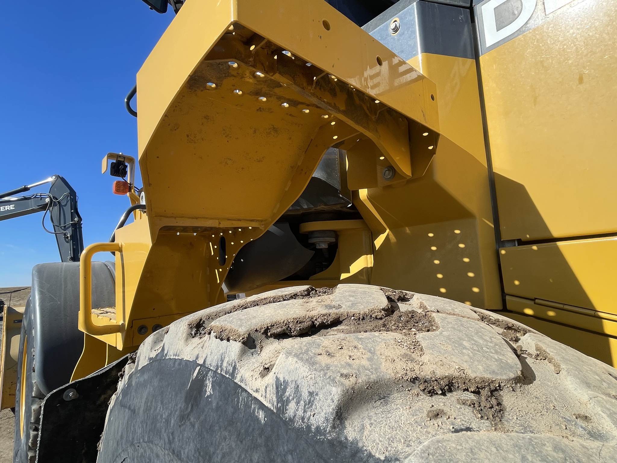 2019 John Deere 444K Image 13