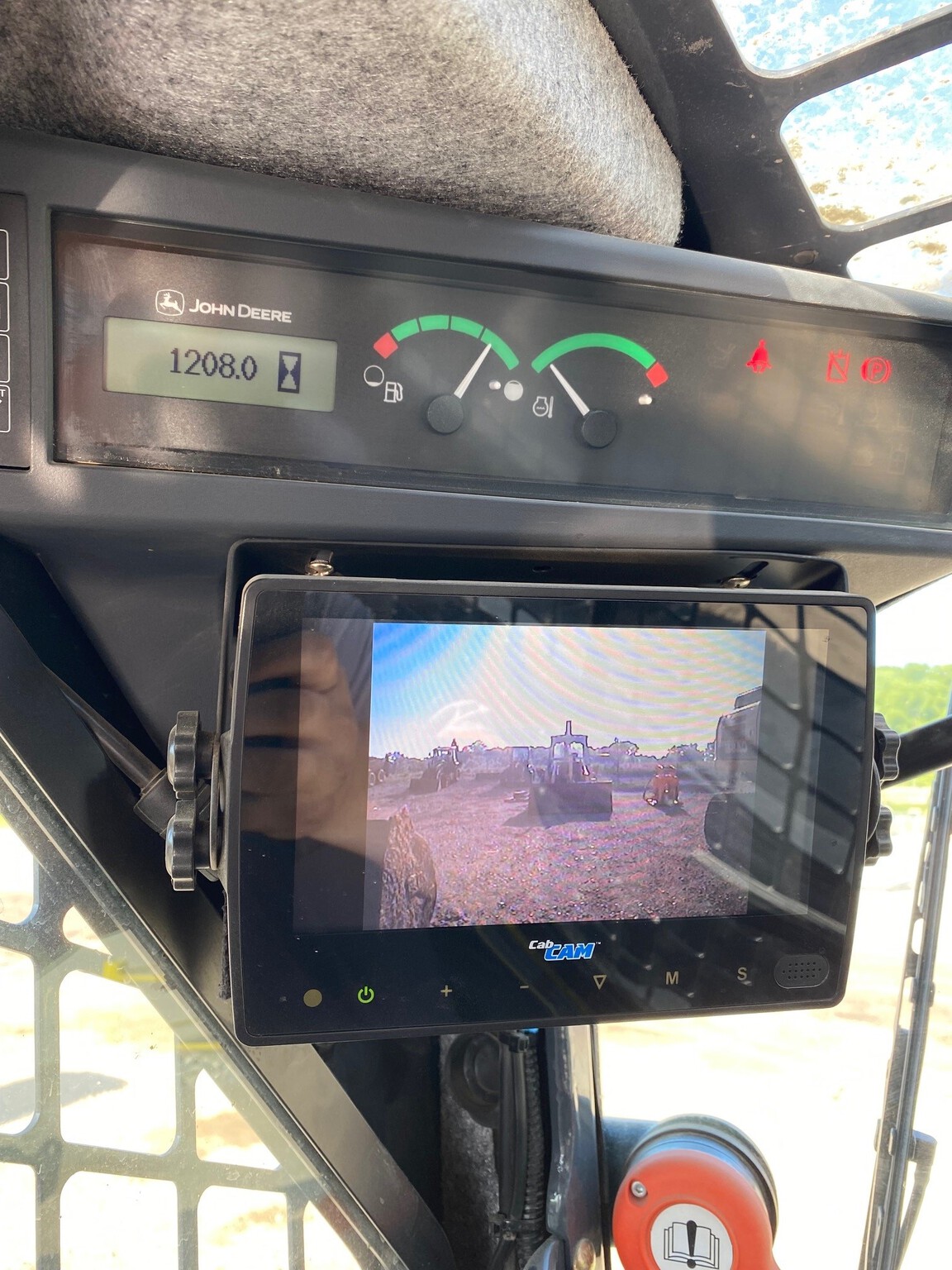 2020 John Deere 333G Image 8