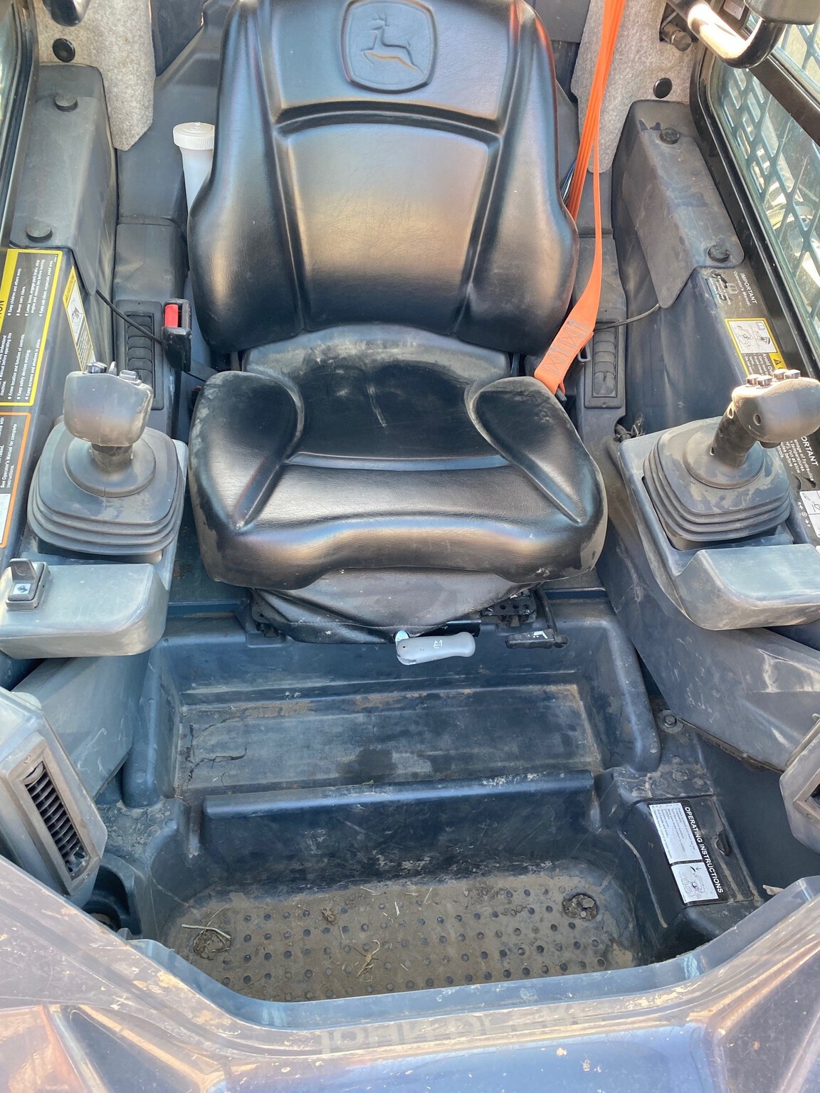 2020 John Deere 333G Image 7