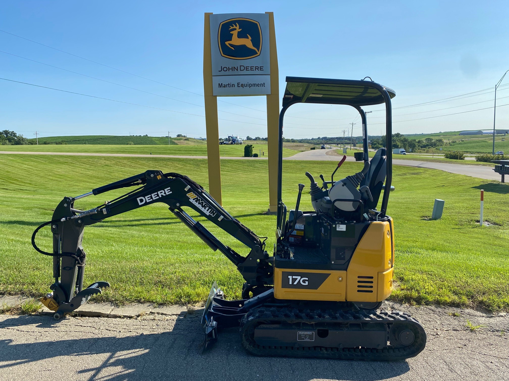 2023 John Deere 17G Image 5
