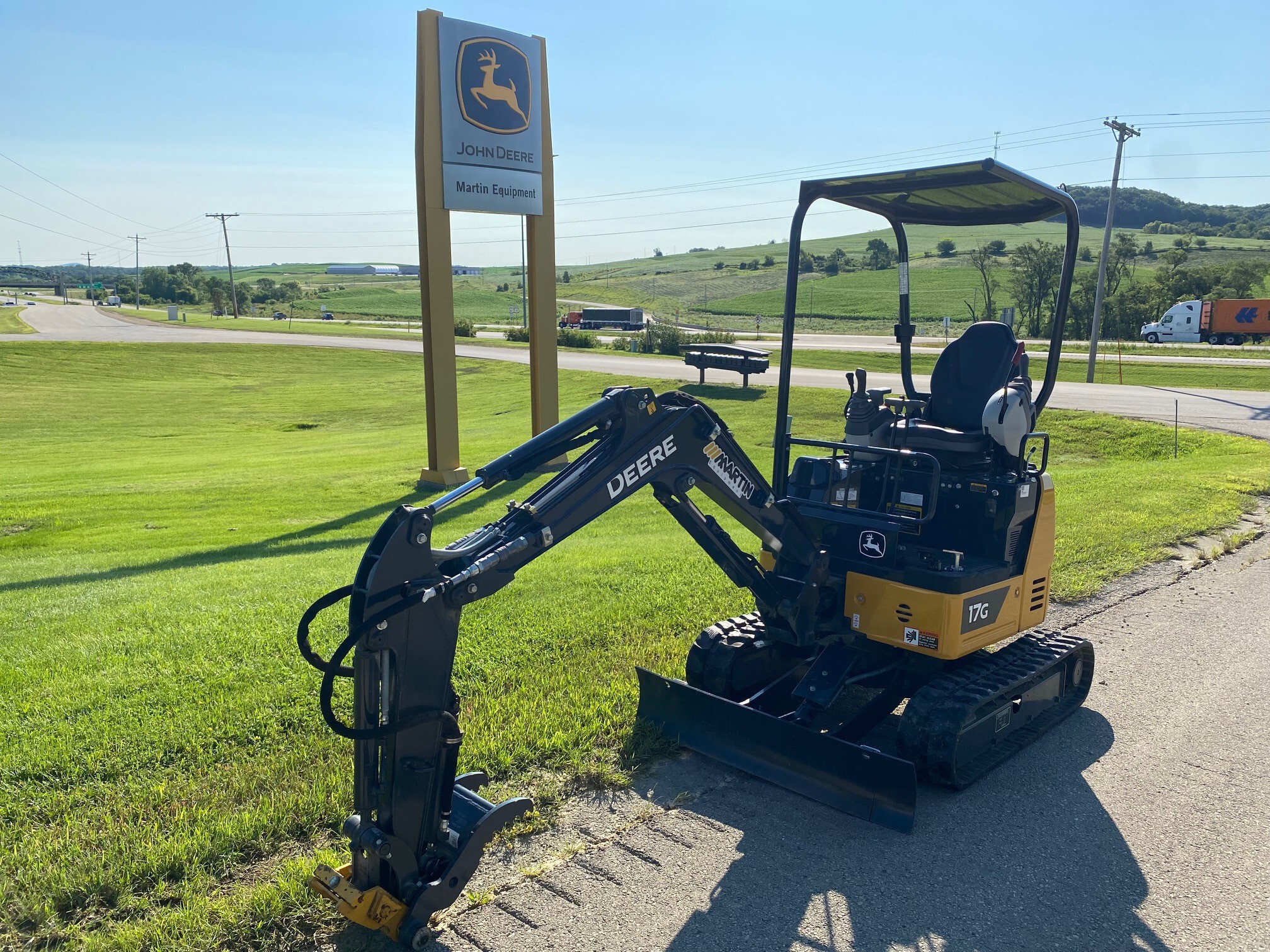 2023 John Deere 17G Image 6