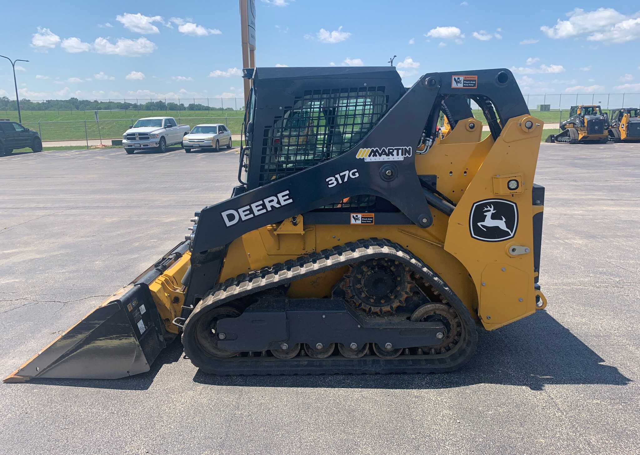2023 John Deere 317G Image 5