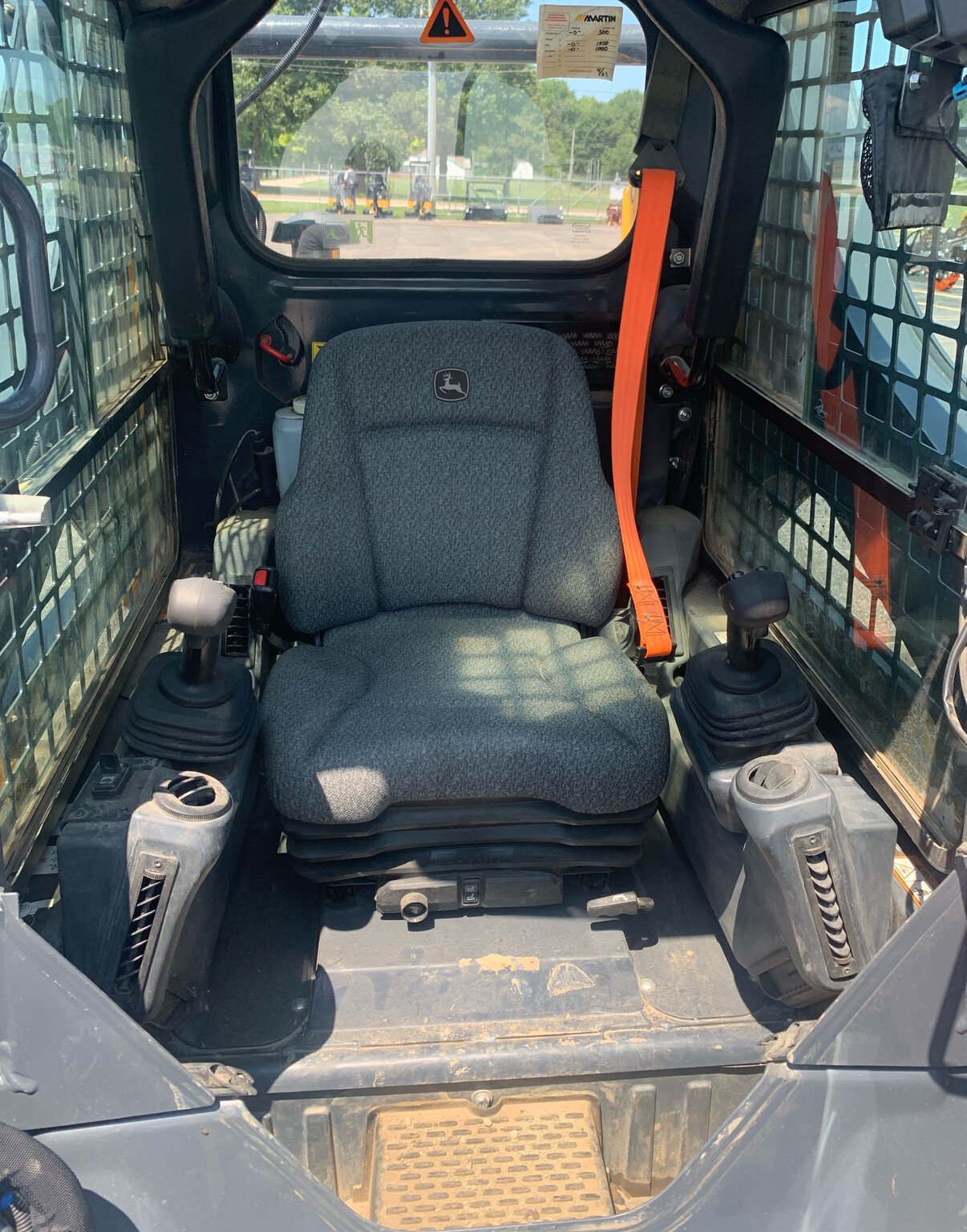 2023 John Deere 317G Image 9
