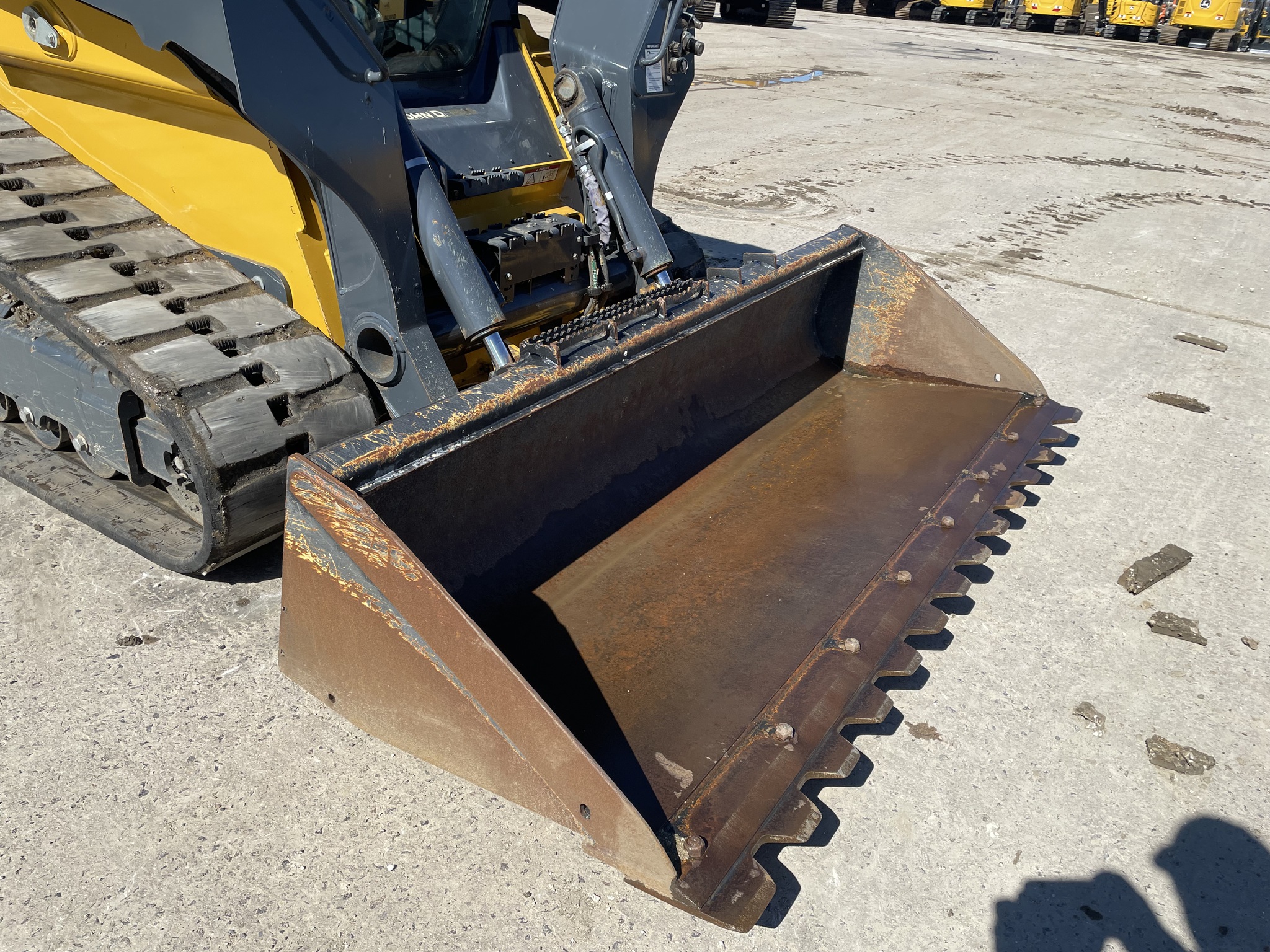 2023 John Deere 333G Image 9