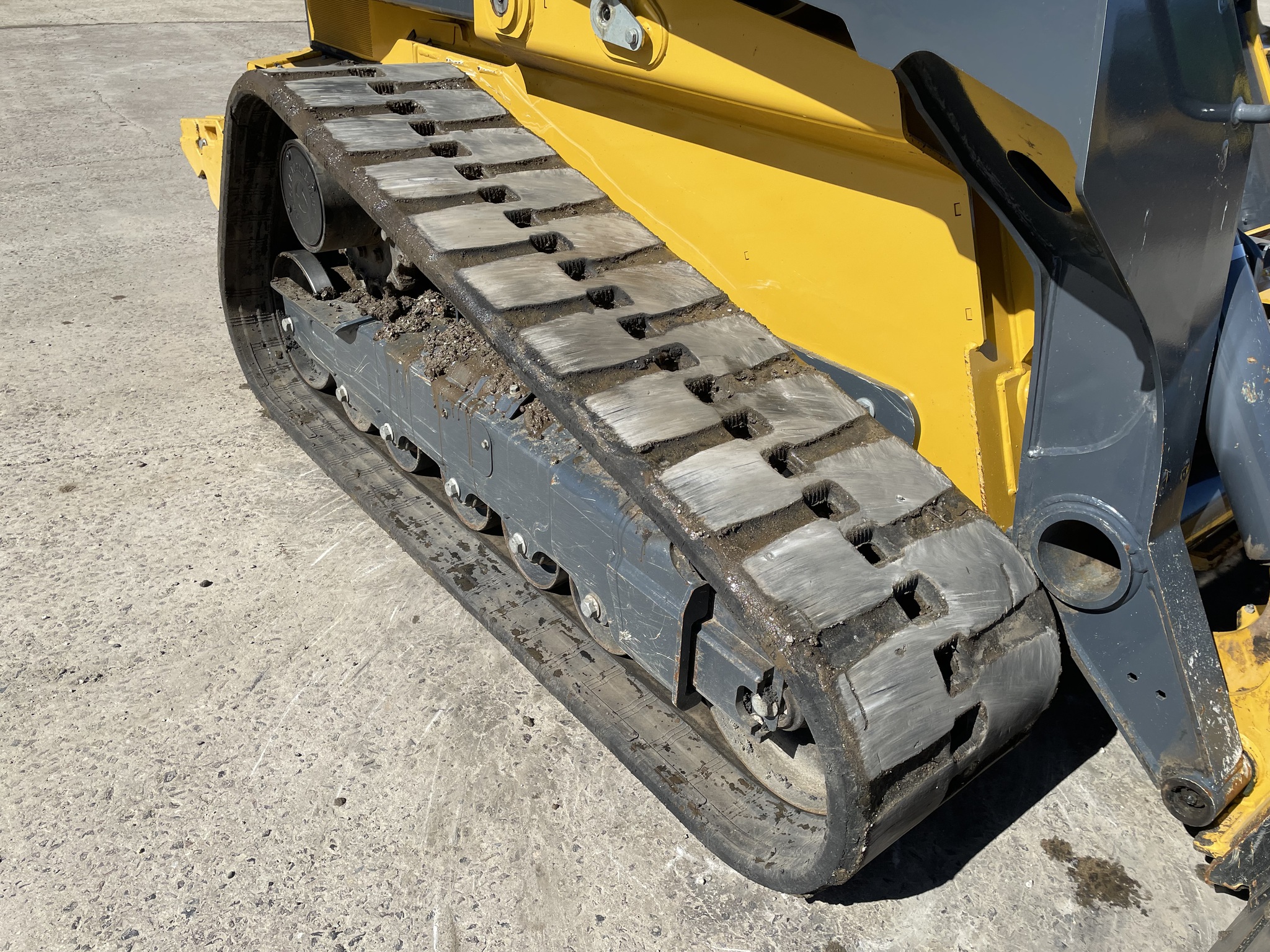 2023 John Deere 333G Image 8