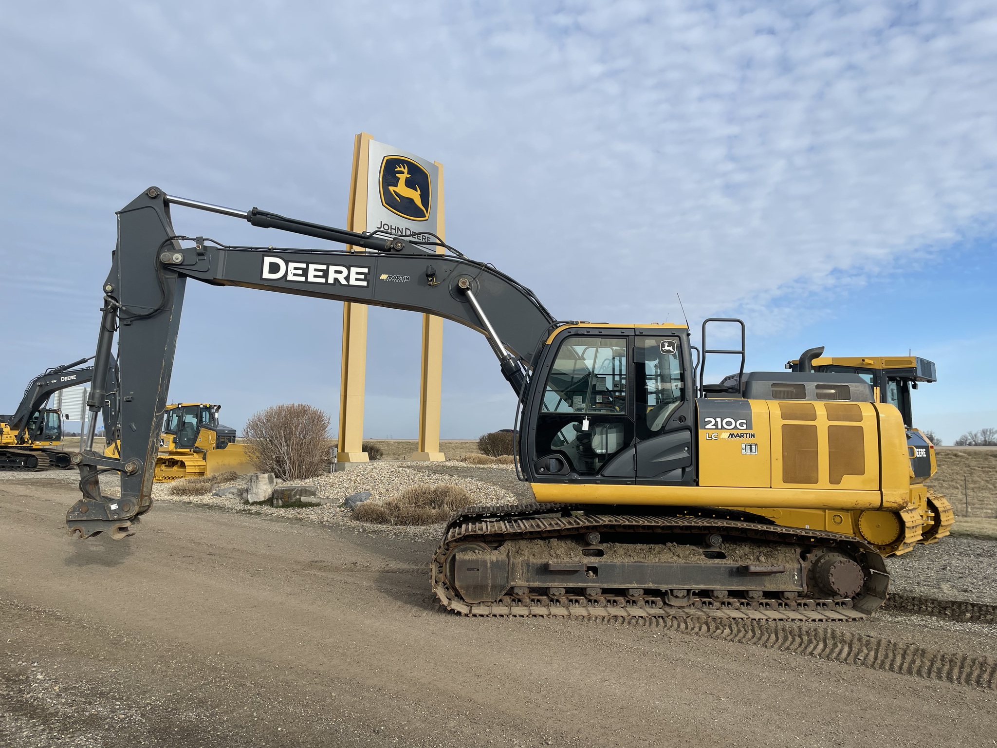 2015 John Deere 210G LC Image 2