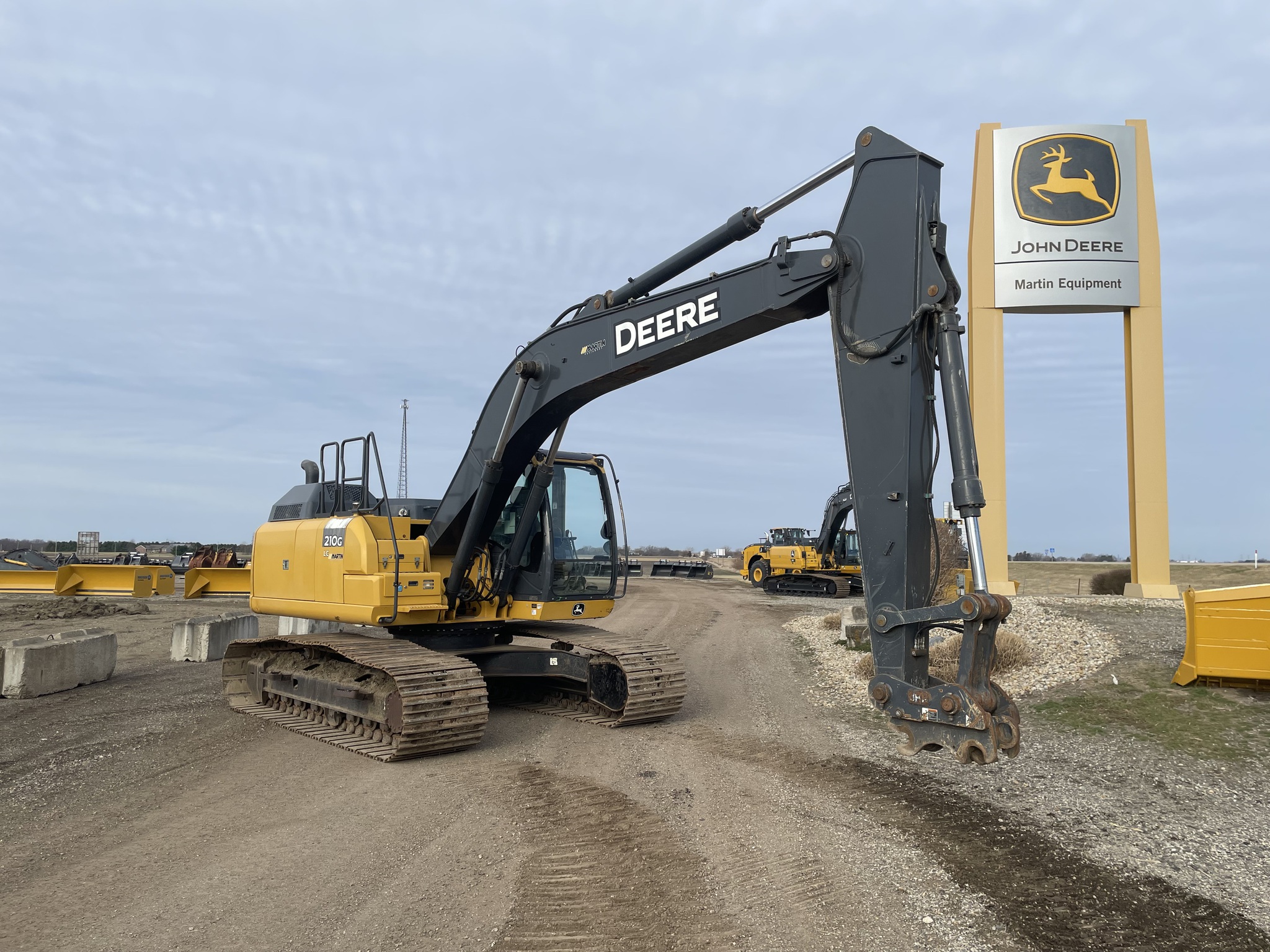 2015 John Deere 210G LC Image 3