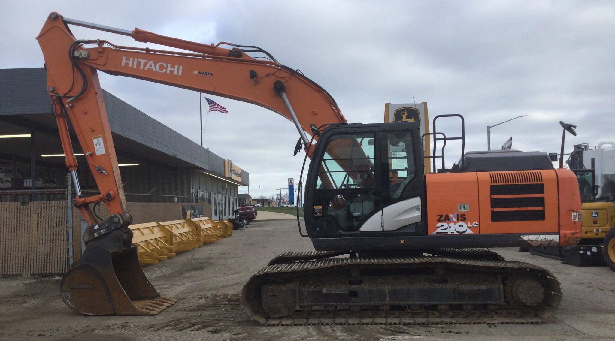 2017 Hitachi ZX210-6 Image 2