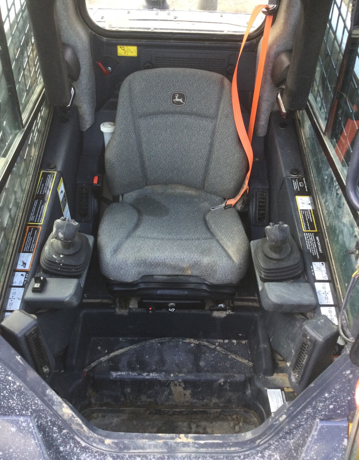 2022 John Deere 333G Image 9