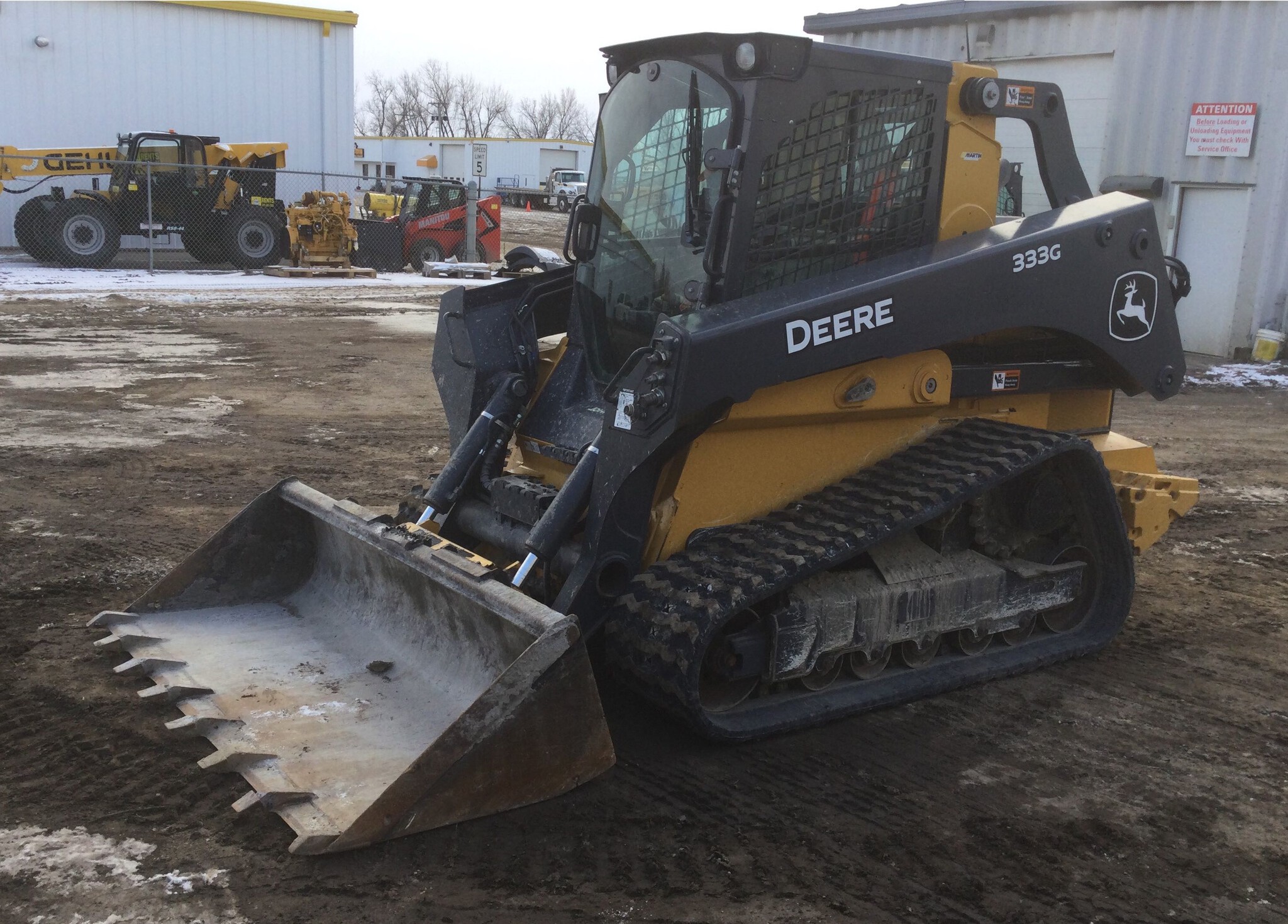 2022 John Deere 333G Image 4