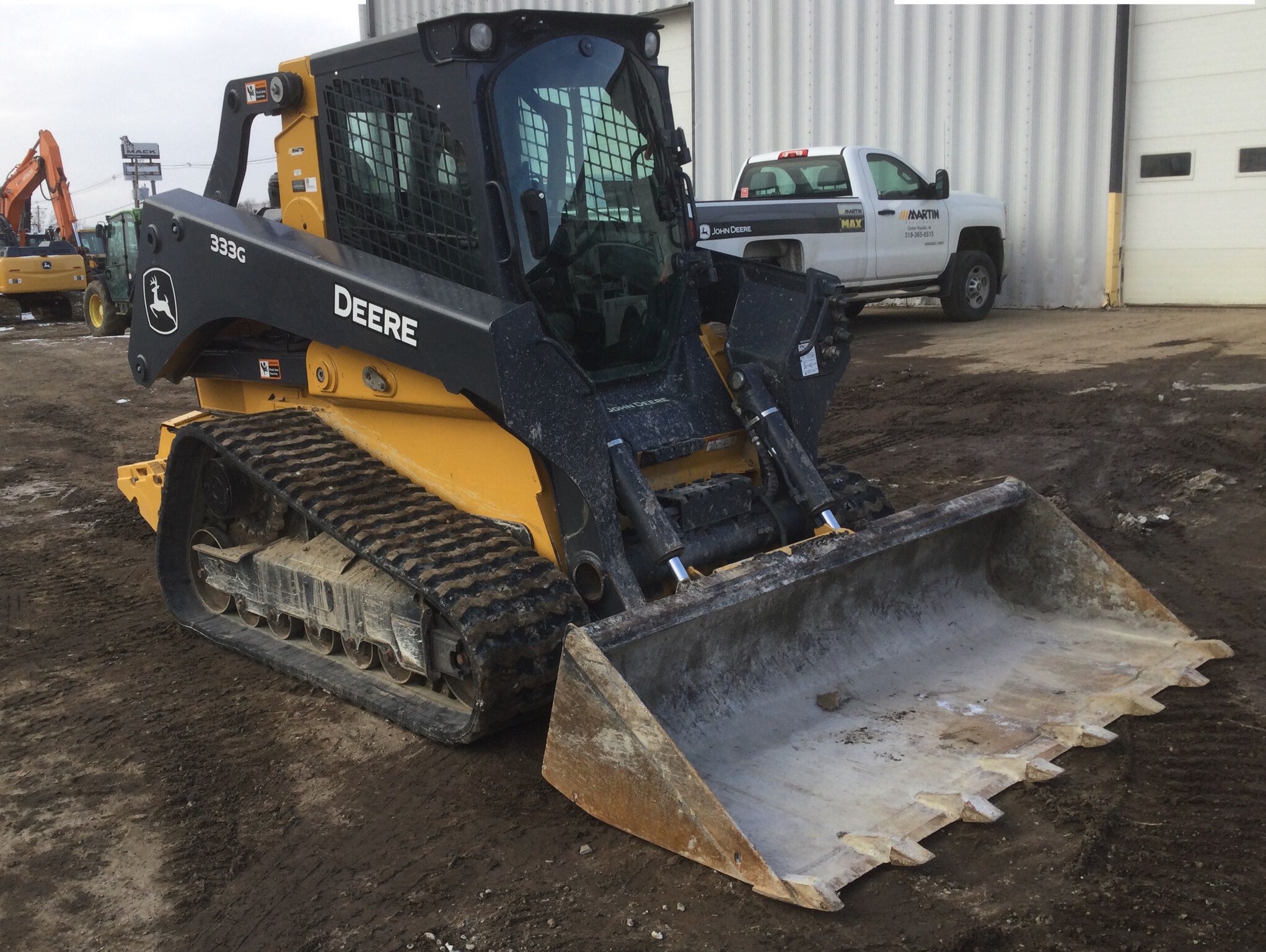 2022 John Deere 333G Image 2