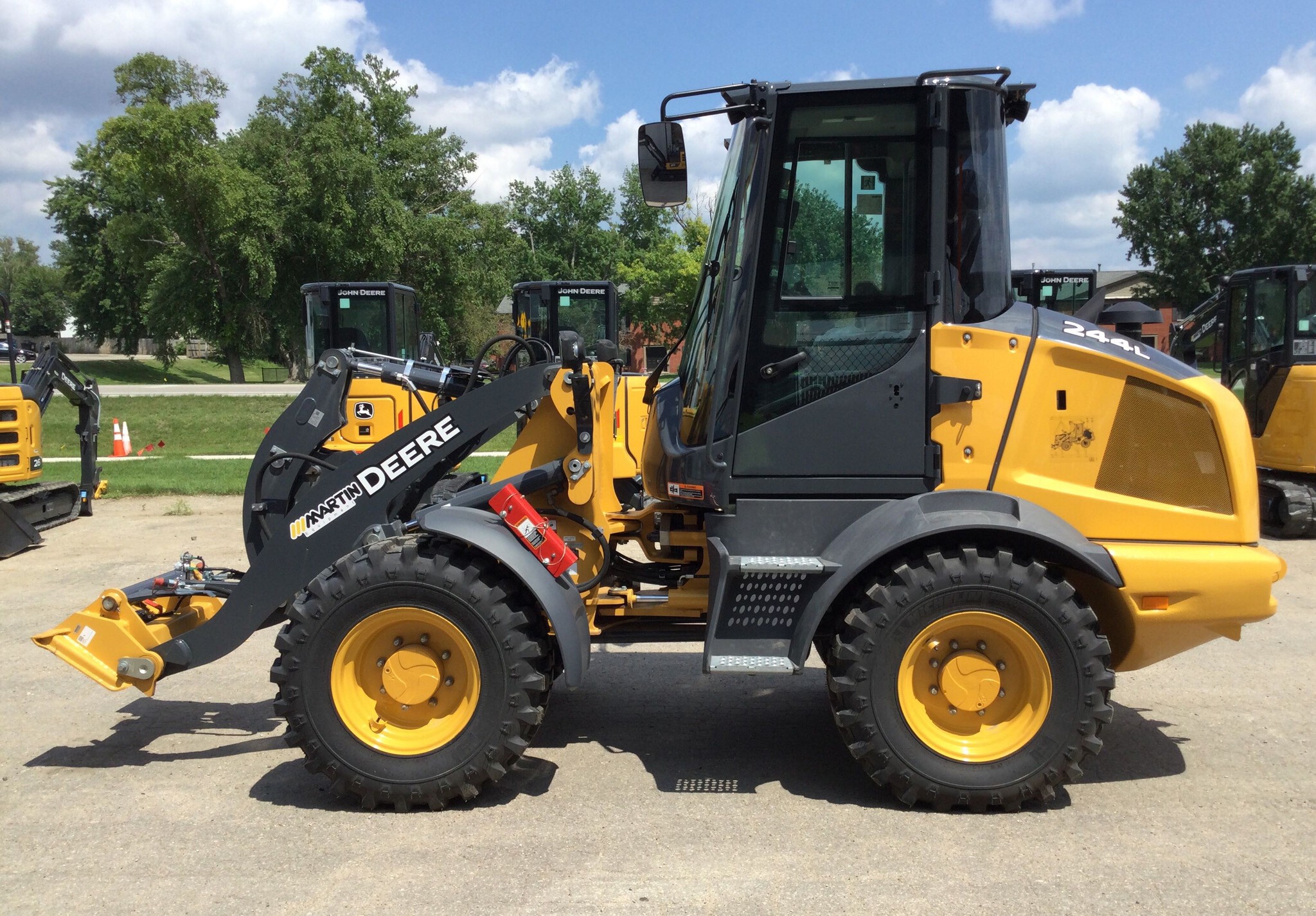 2023 John Deere 244L Image 5
