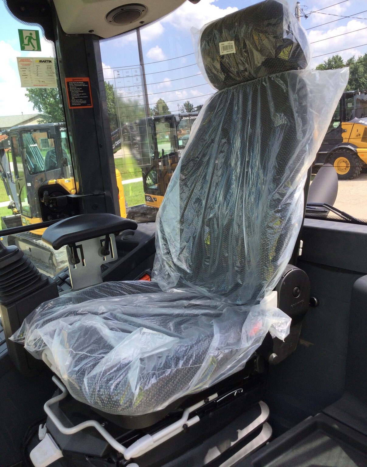 2023 John Deere 244L Image 9