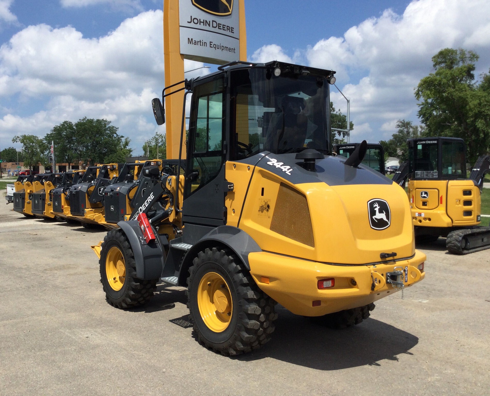 2023 John Deere 244L Image 6
