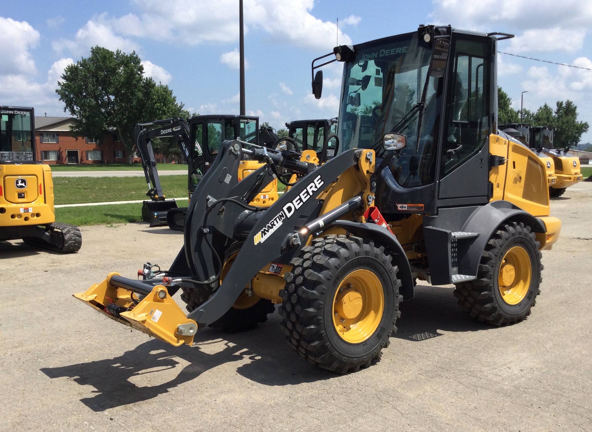 2023 John Deere 244L Image 4