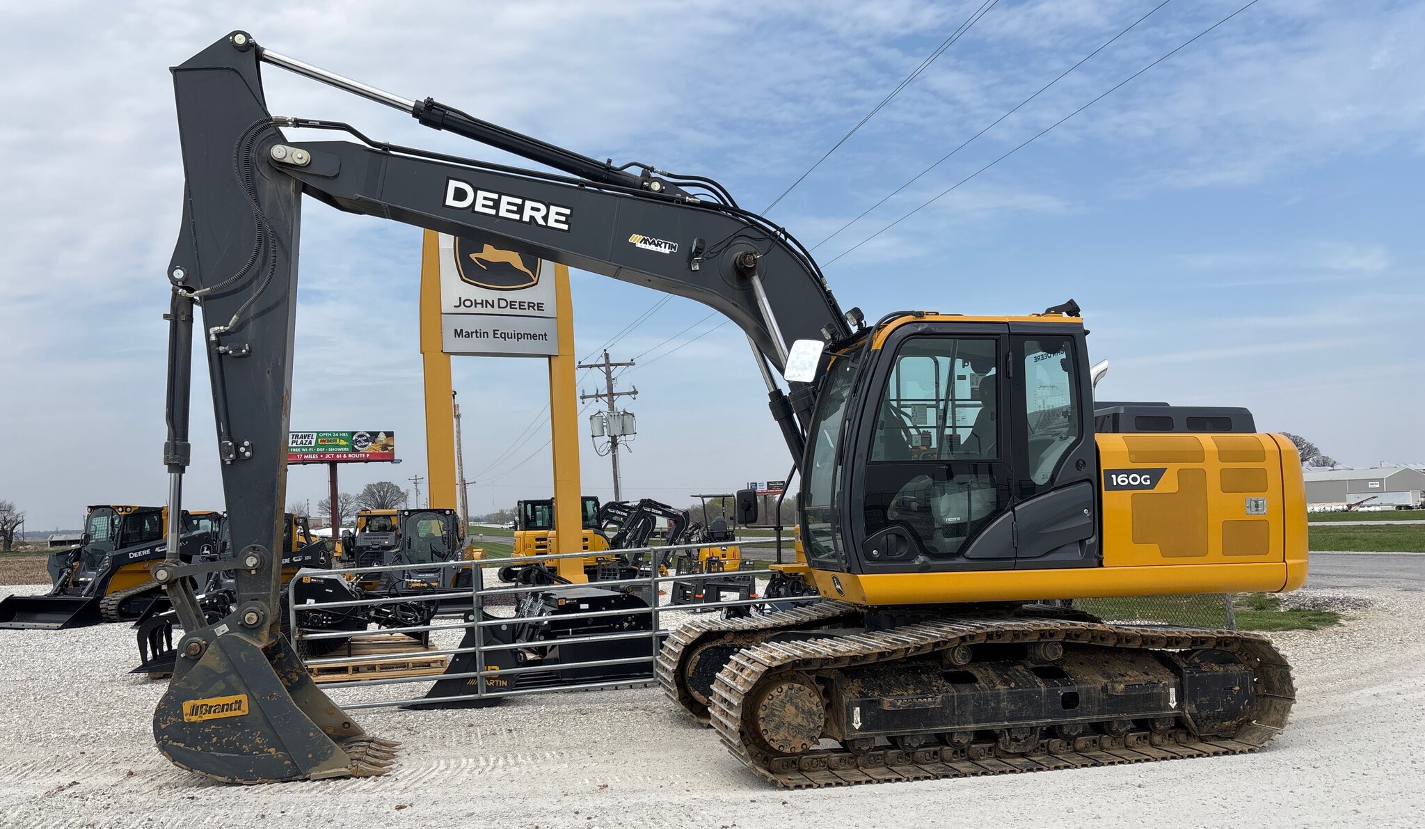 2022 John Deere 160G LC Image 2