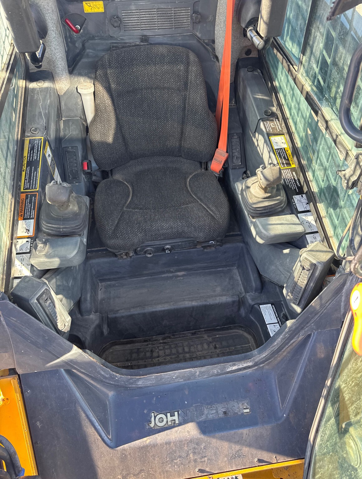2019 John Deere 333G Image 8