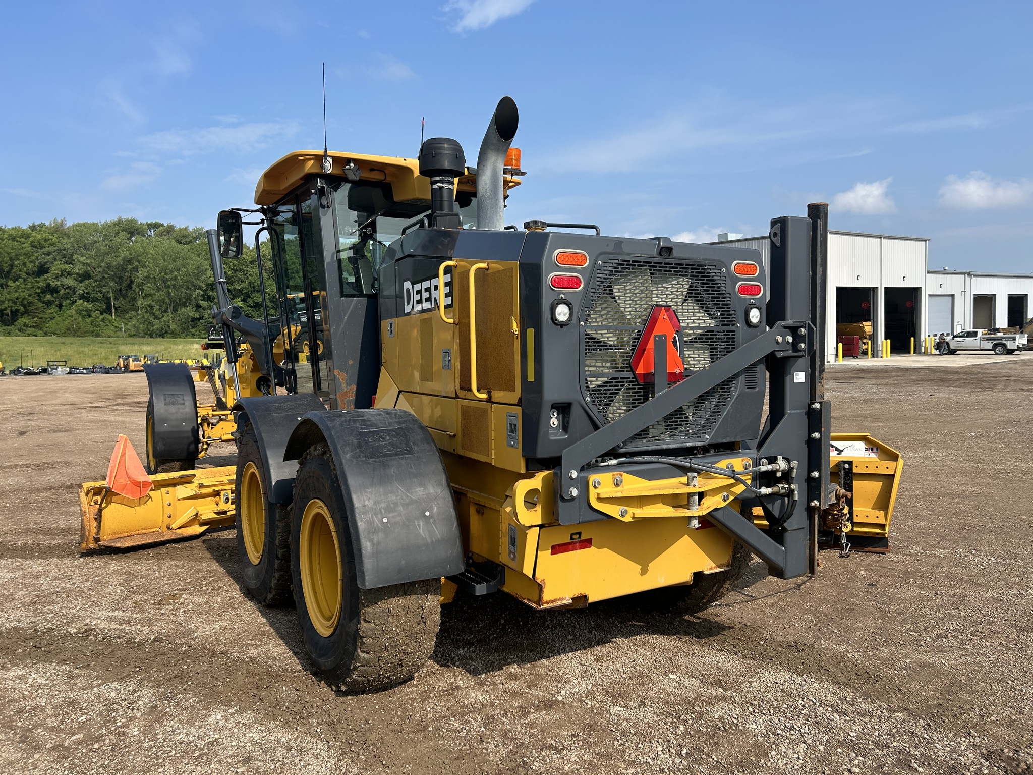 2017 John Deere 770G Image 4