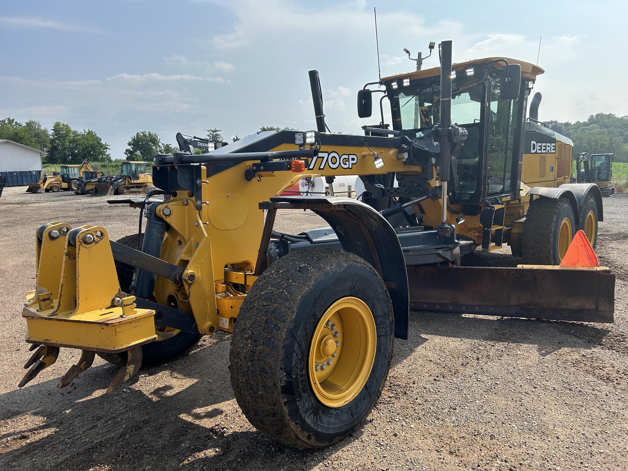 2017 John Deere 770G Image 1