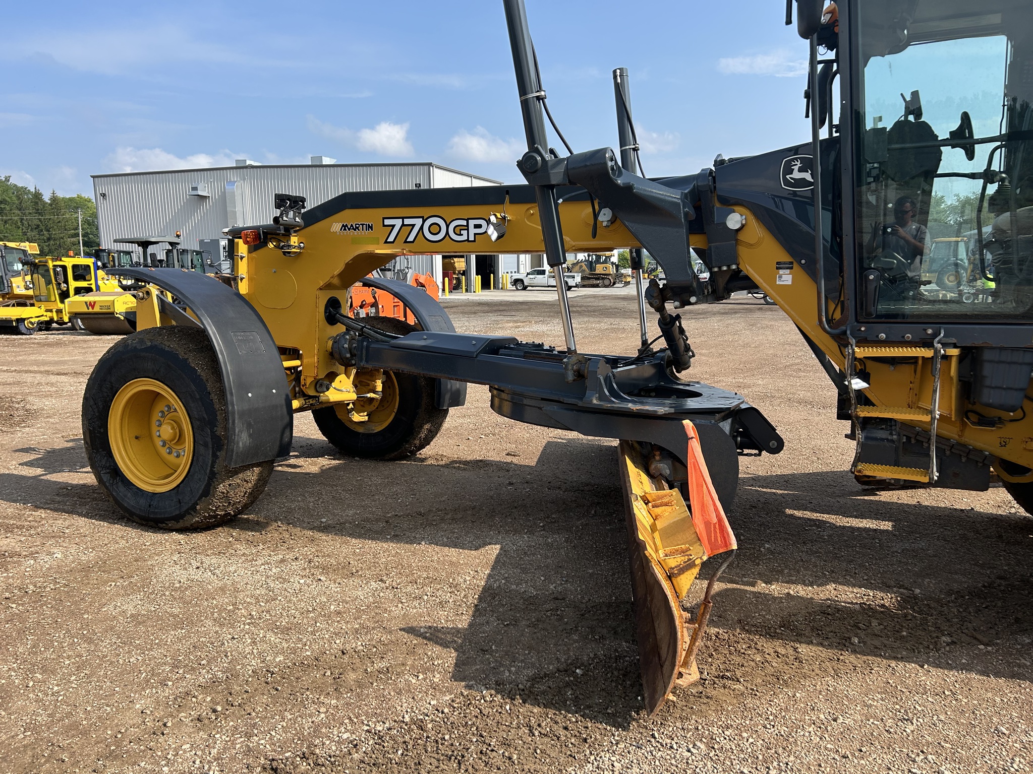 2017 John Deere 770G Image 3
