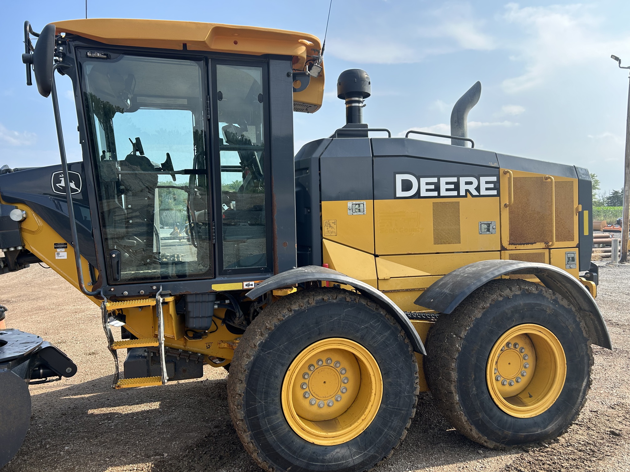 2017 John Deere 770G Image 2
