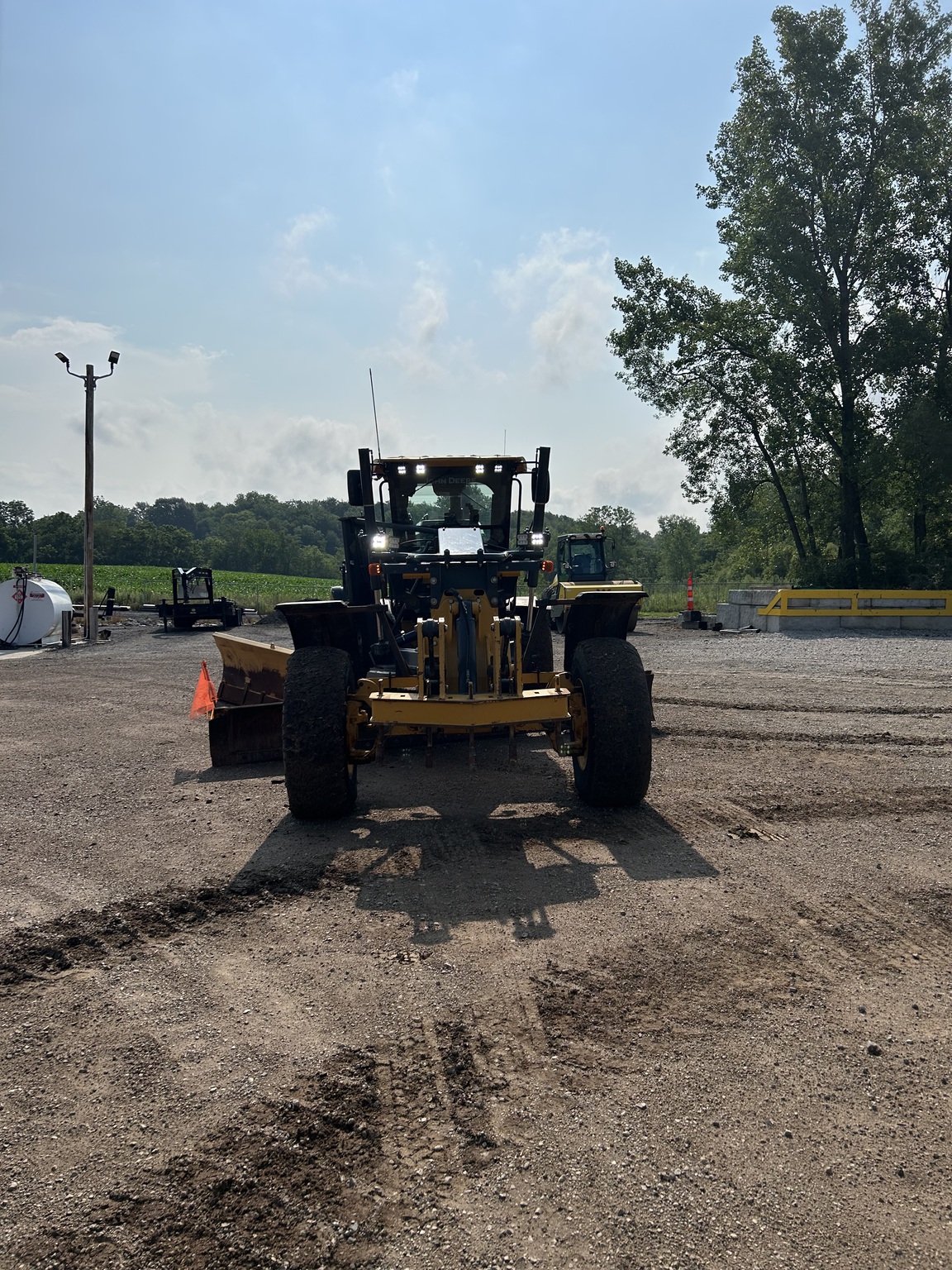 2017 John Deere 770G Image 8
