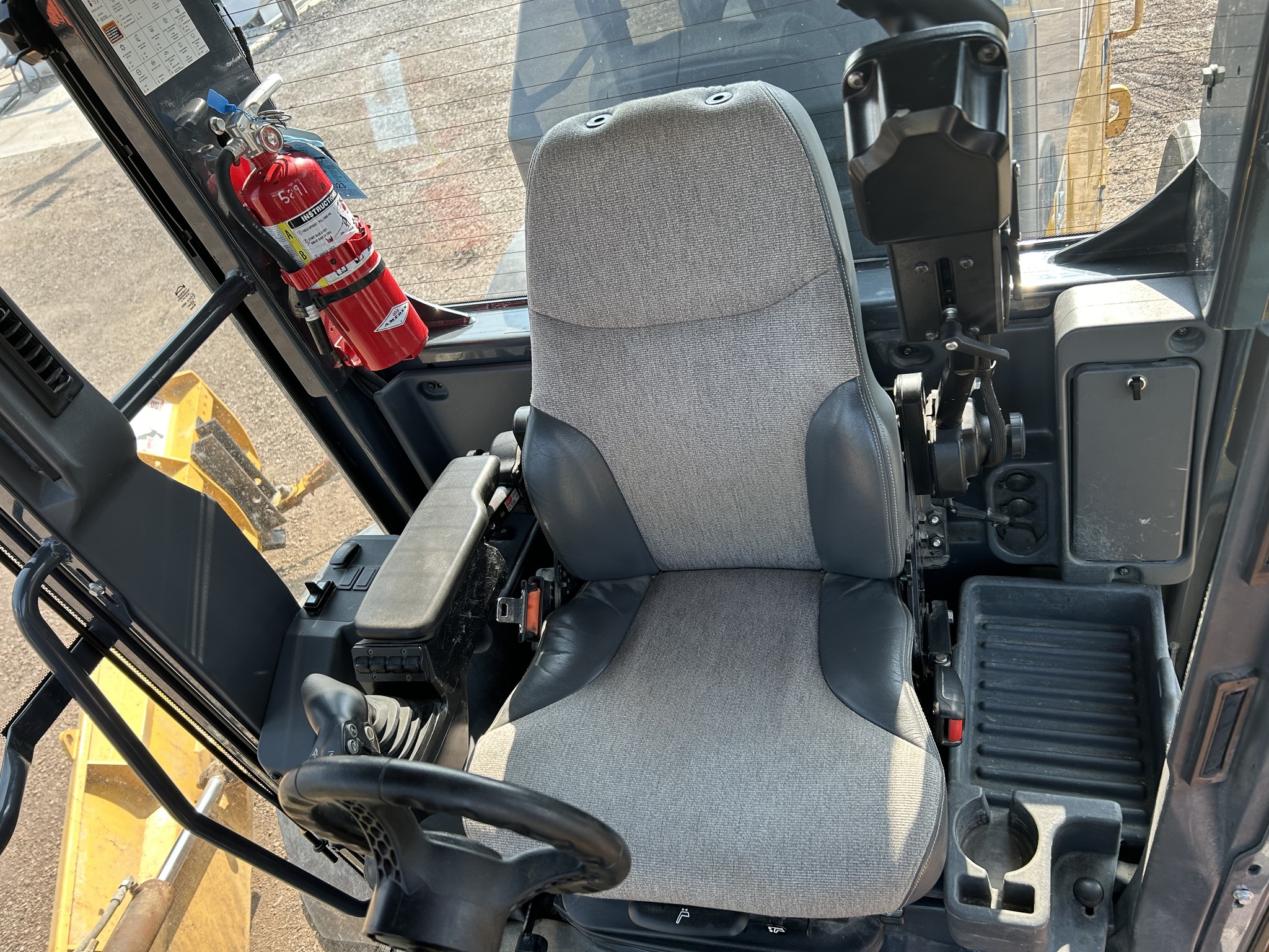 2017 John Deere 770G Image 12