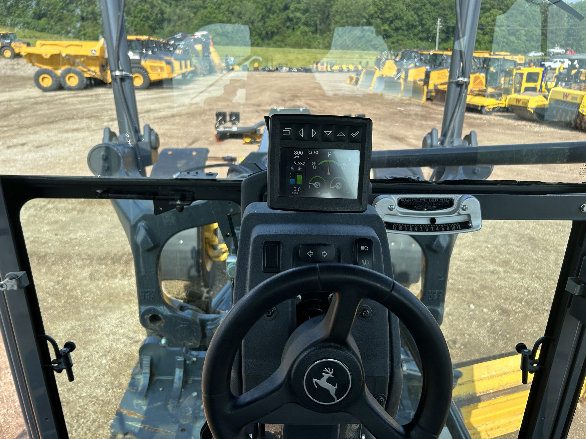 2017 John Deere 770G Image 10