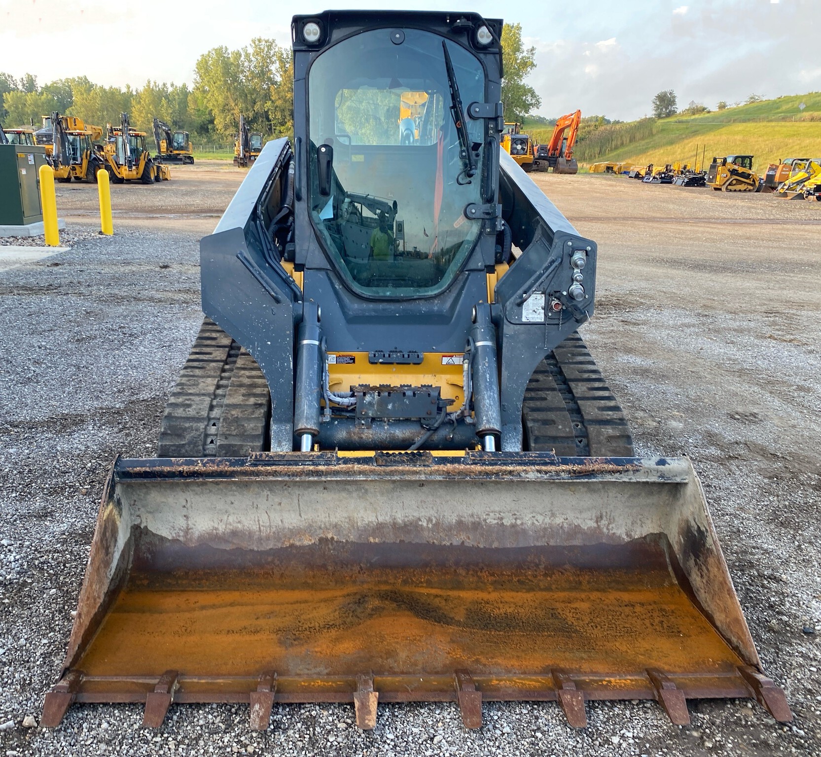 2021 John Deere 333G Image 10