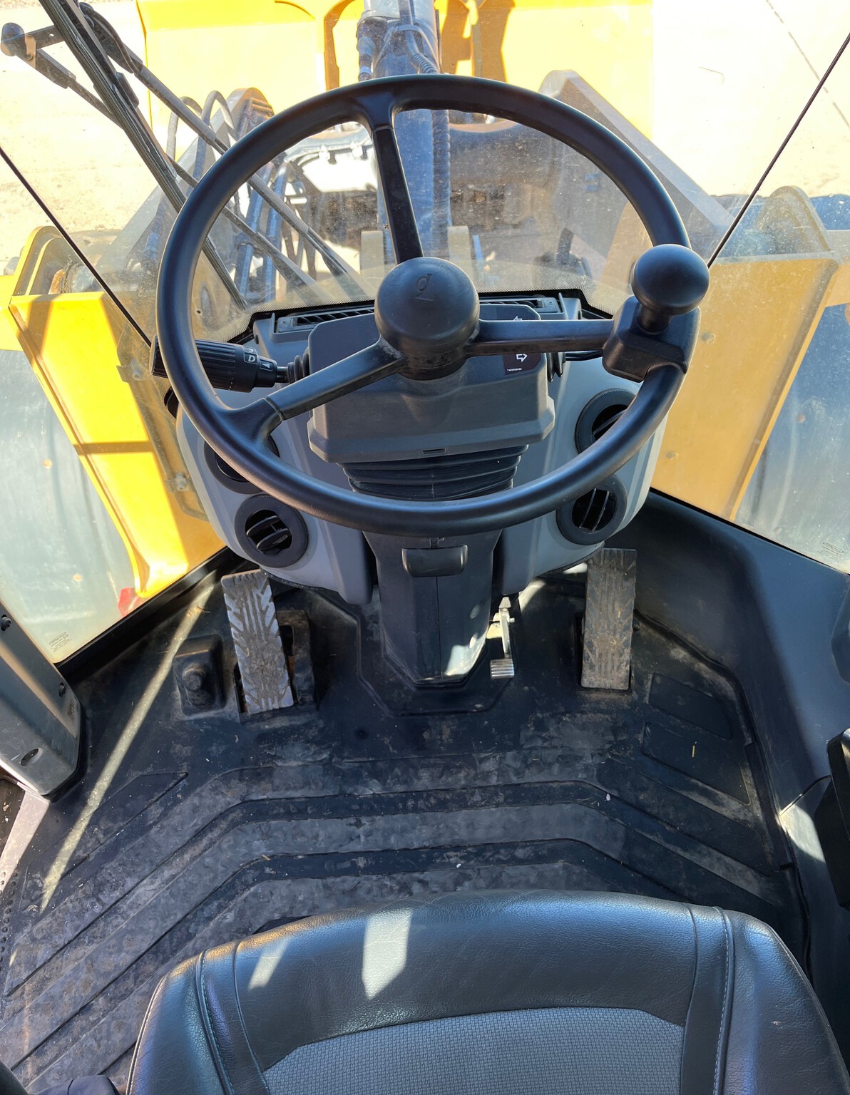 2021 John Deere 624L Image 13