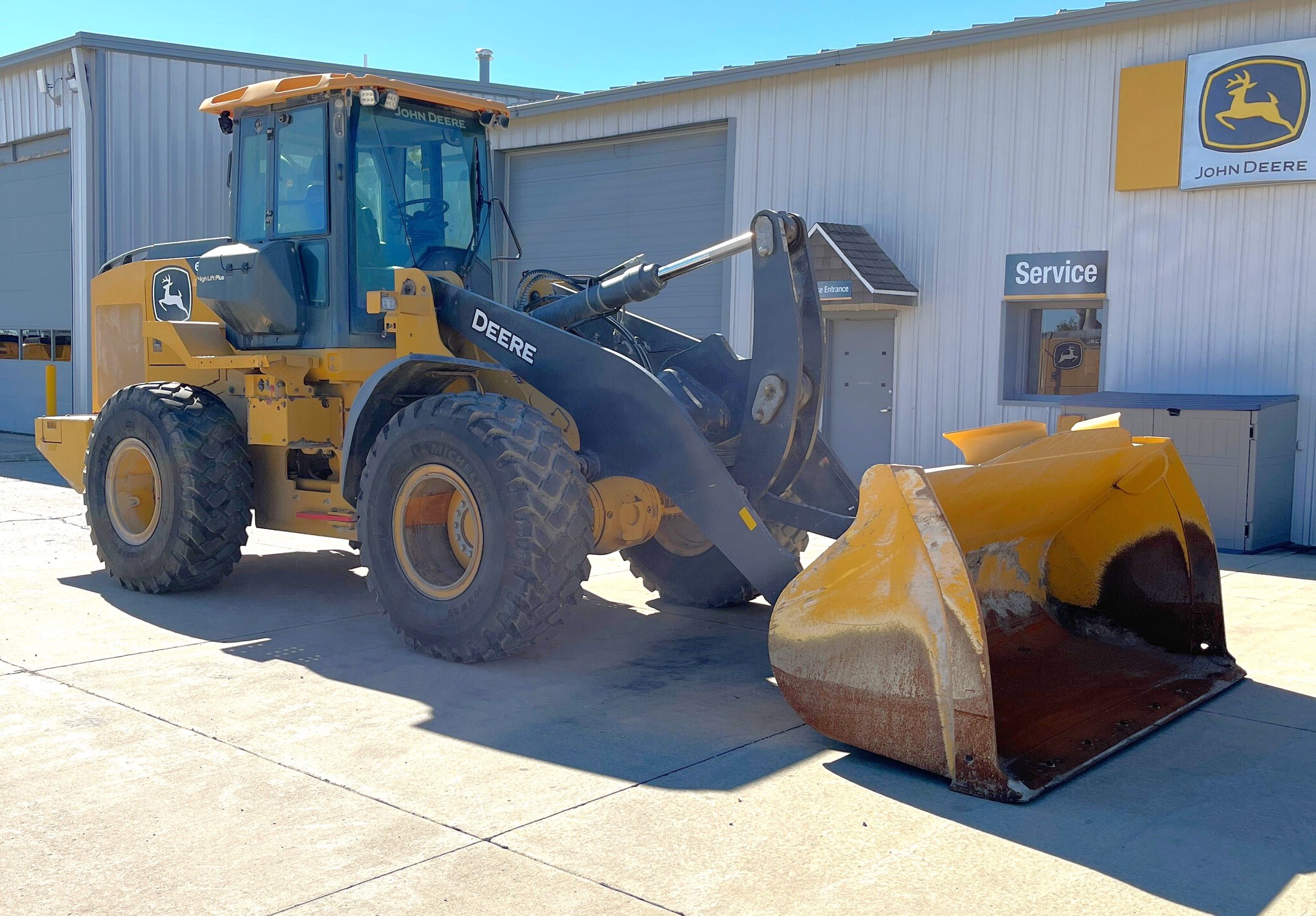 2021 John Deere 624L Image 6
