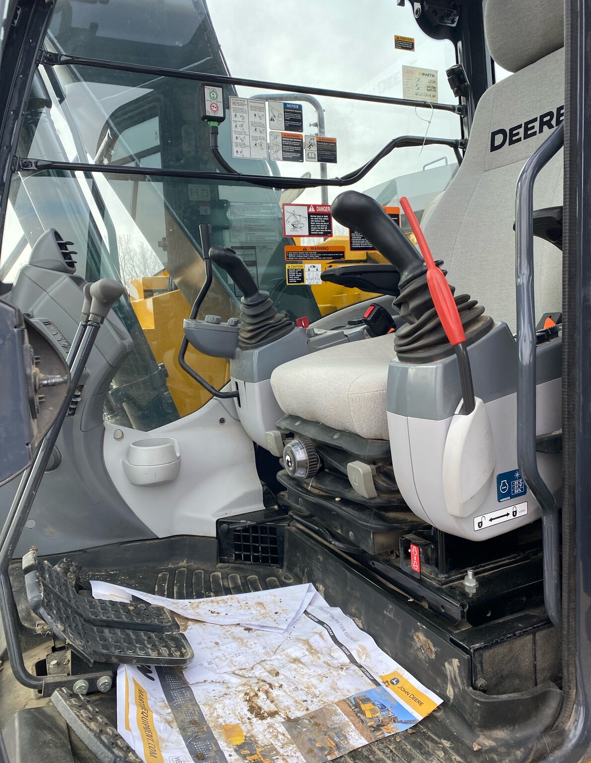 2022 John Deere 135G Image 17