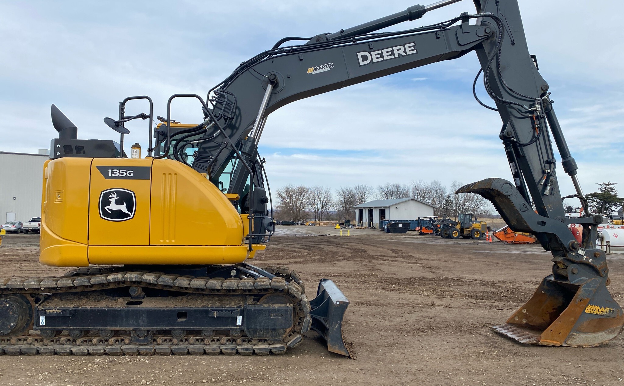 2022 John Deere 135G Image 3