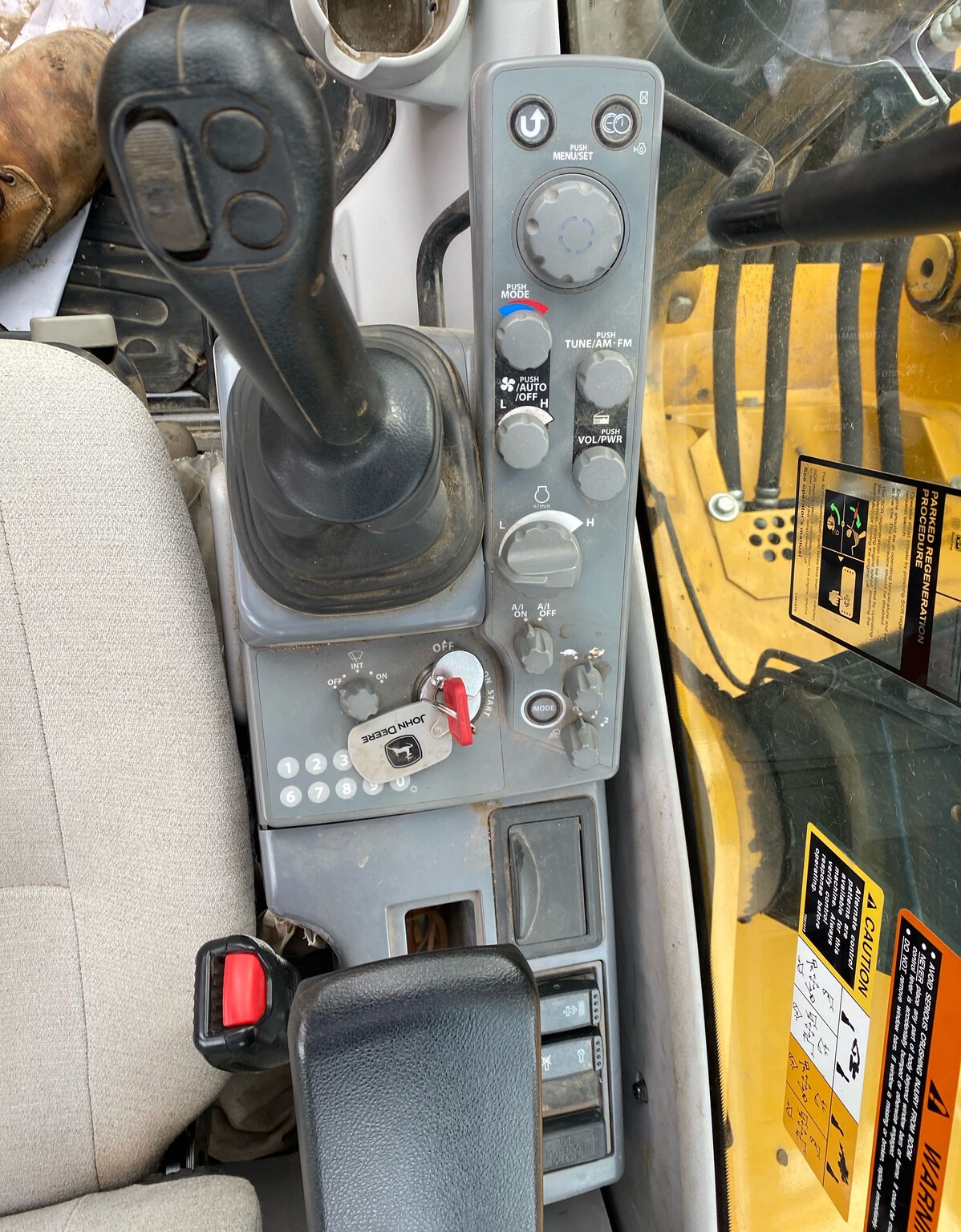 2022 John Deere 135G Image 16