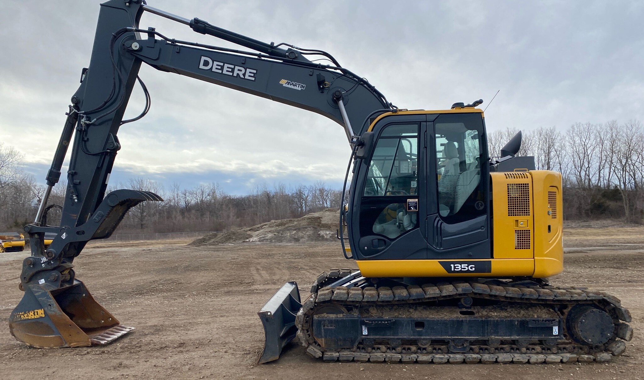 2022 John Deere 135G Image 1