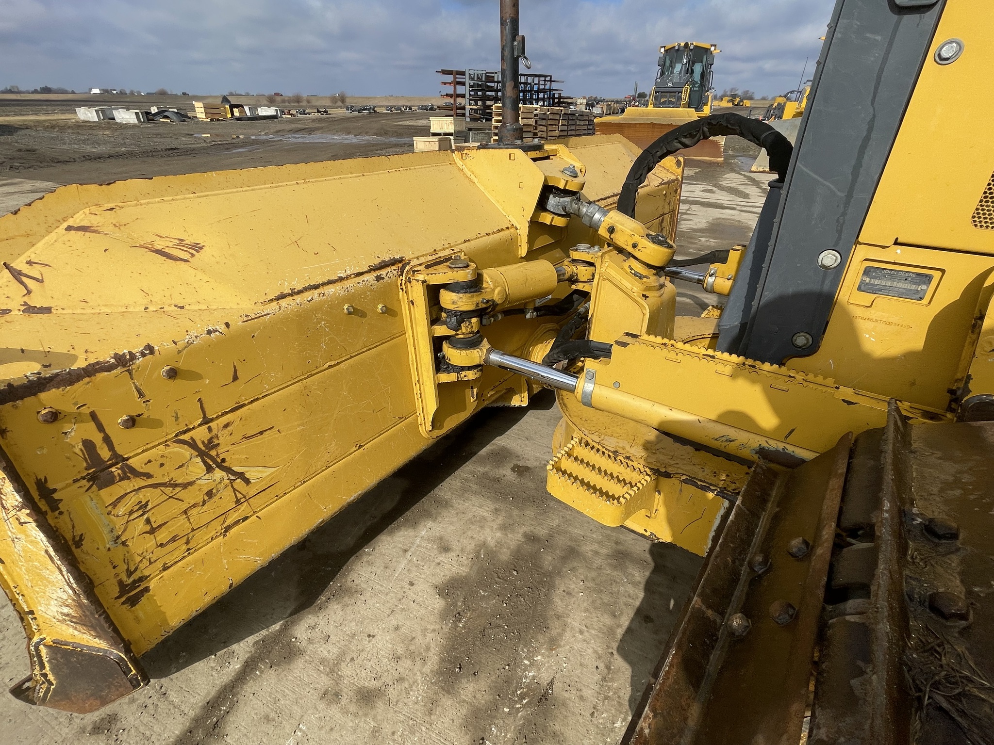 2016 John Deere 450J Image 10