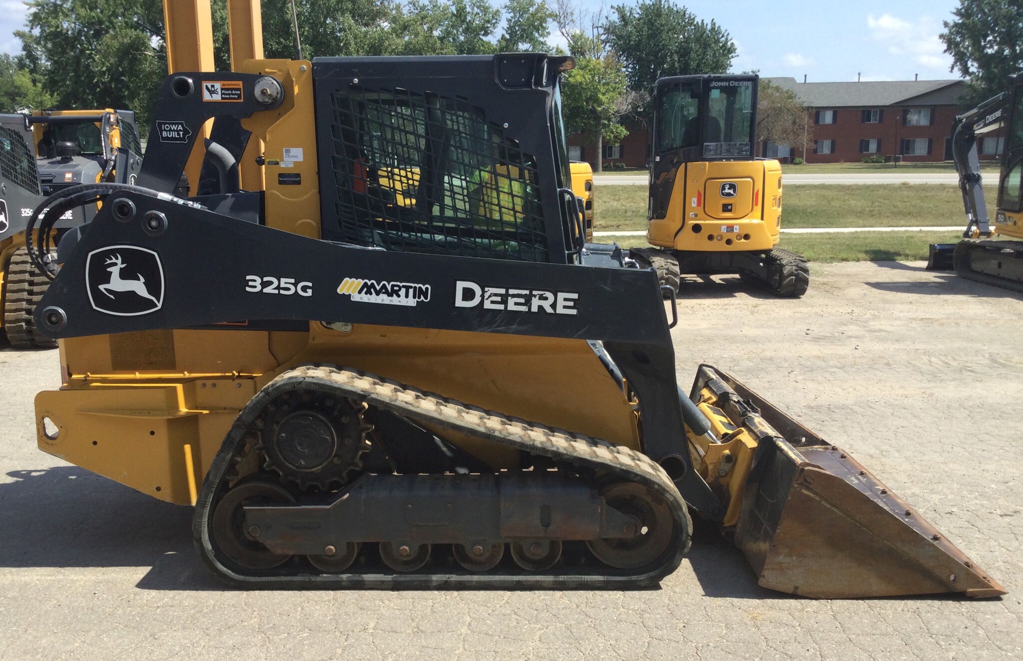 2022 John Deere 325G Image 1