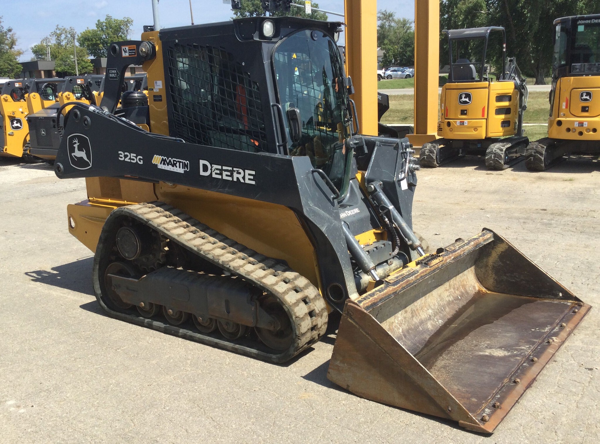 2022 John Deere 325G Image 8