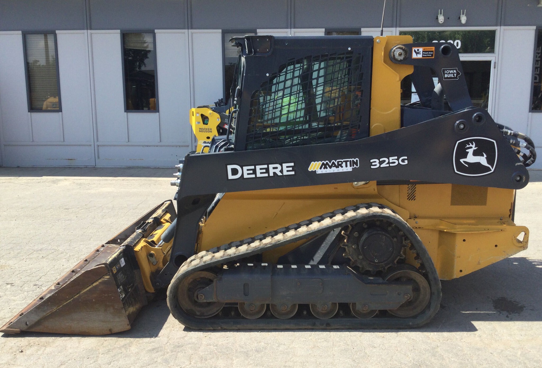 2022 John Deere 325G Image 5