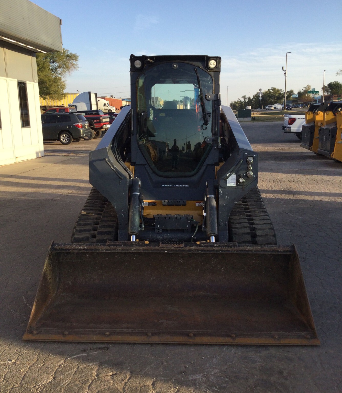 2023 John Deere 333G Image 8