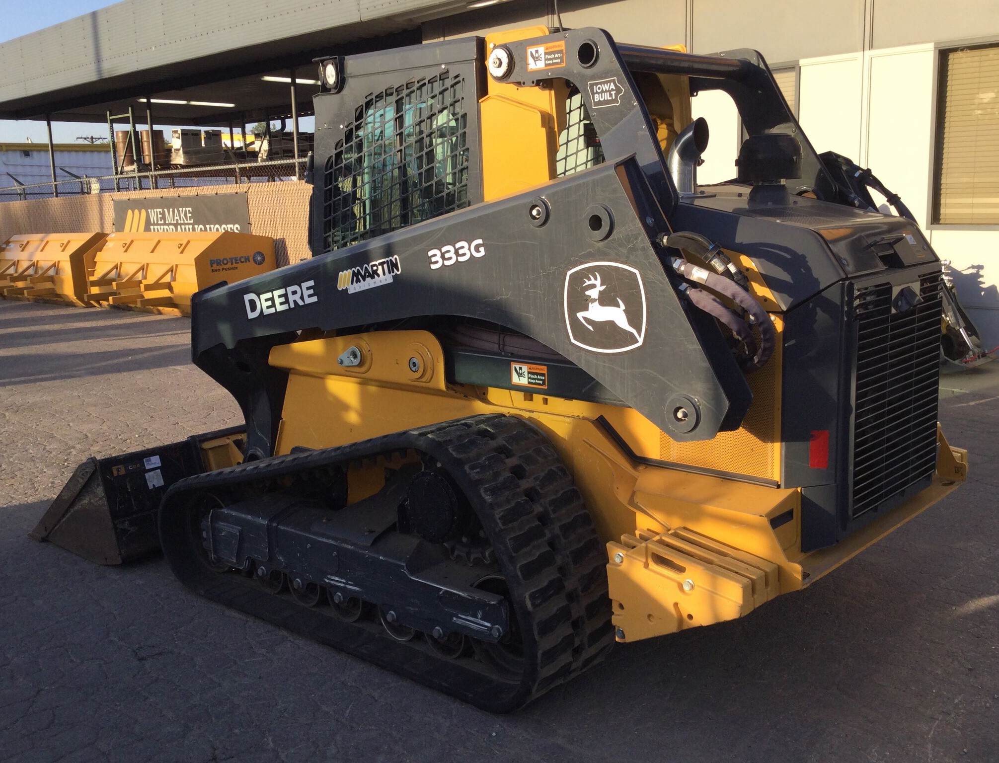 2023 John Deere 333G Image 3