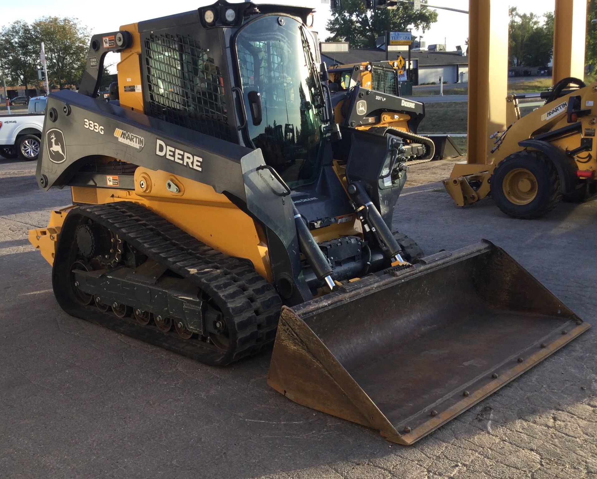 2023 John Deere 333G Image 7