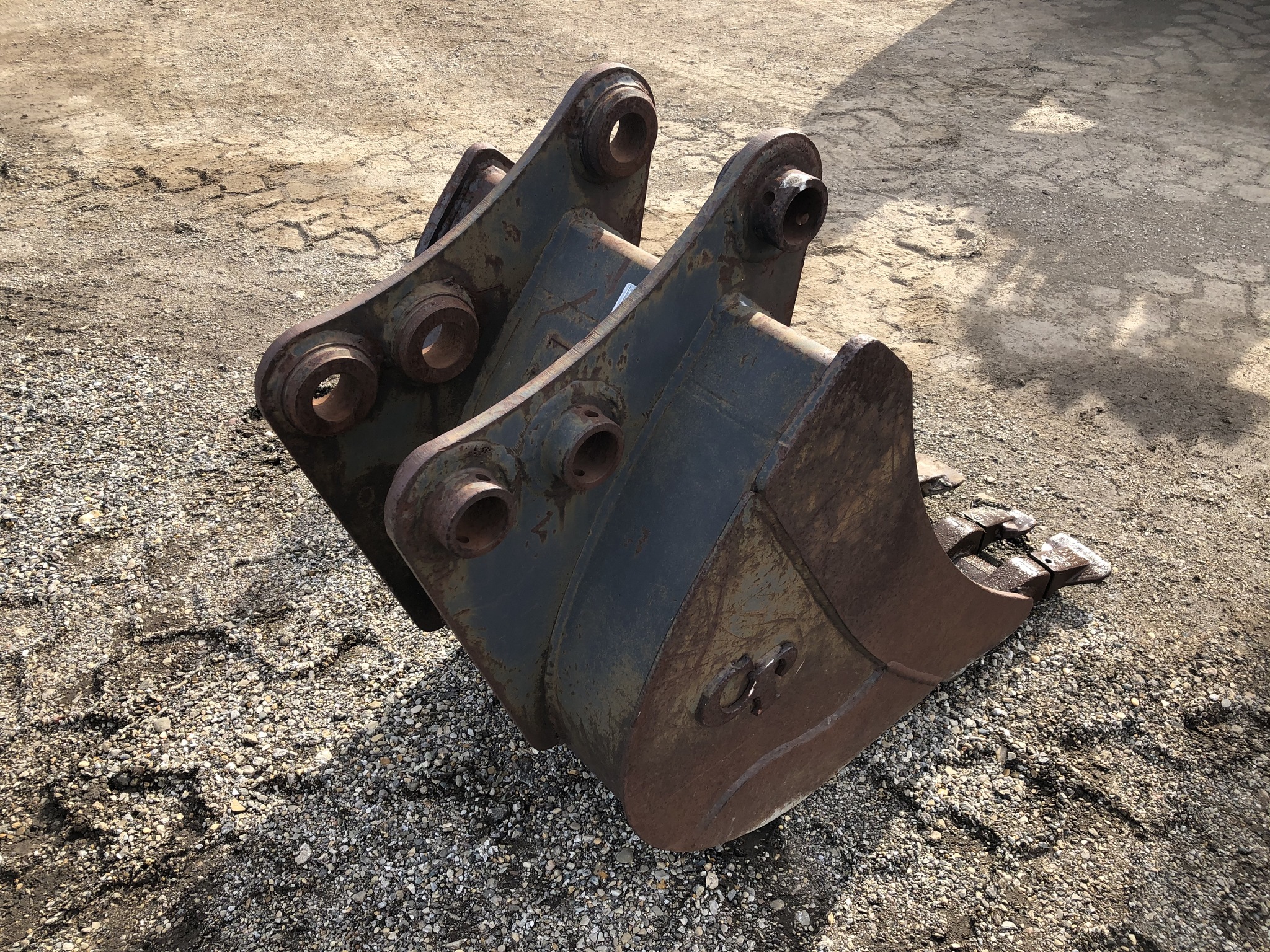 2005 Takeuchi BUCKET Image 2