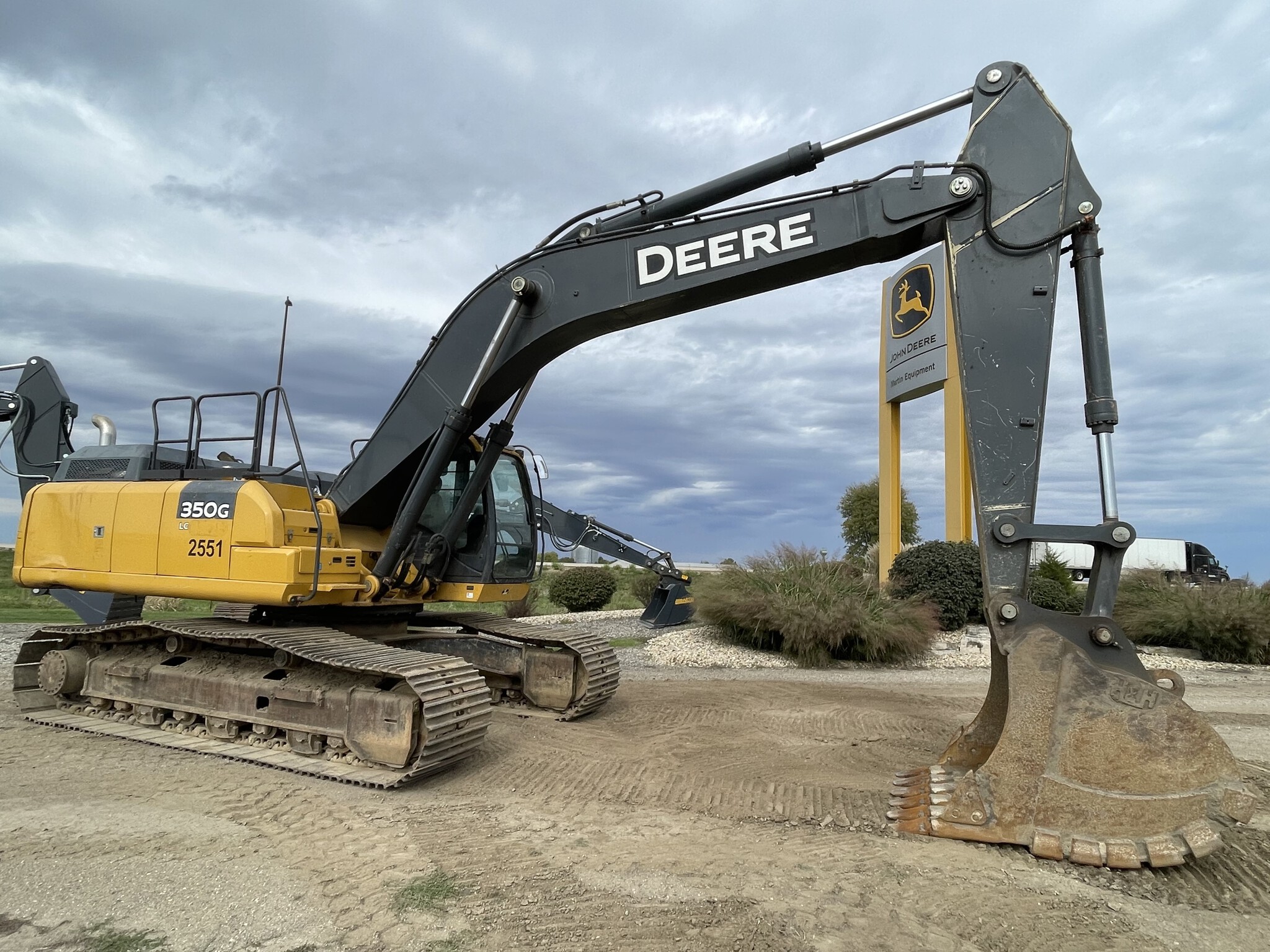 2017 John Deere 350G LC Image 7