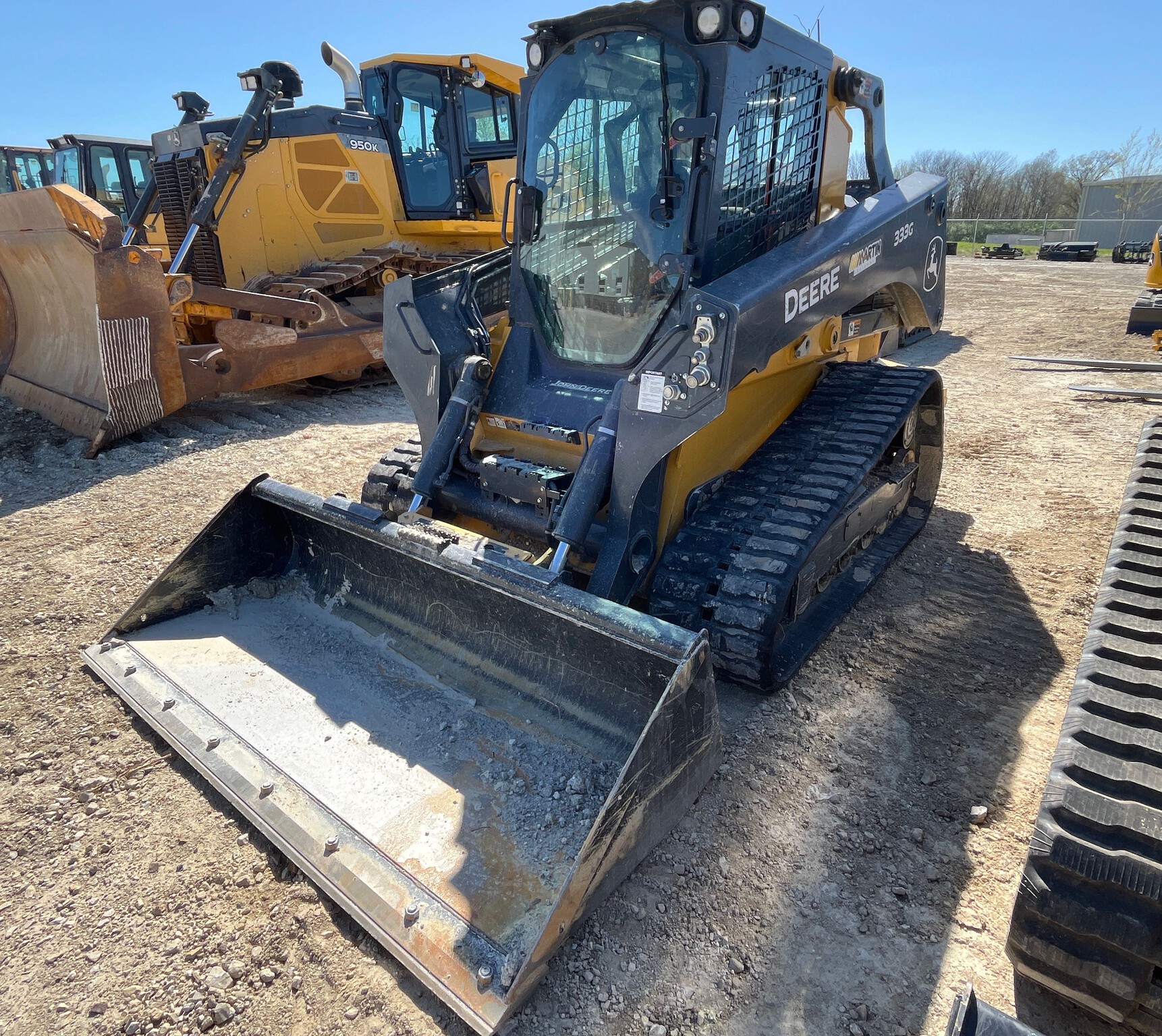 2022 John Deere 333G Image 2