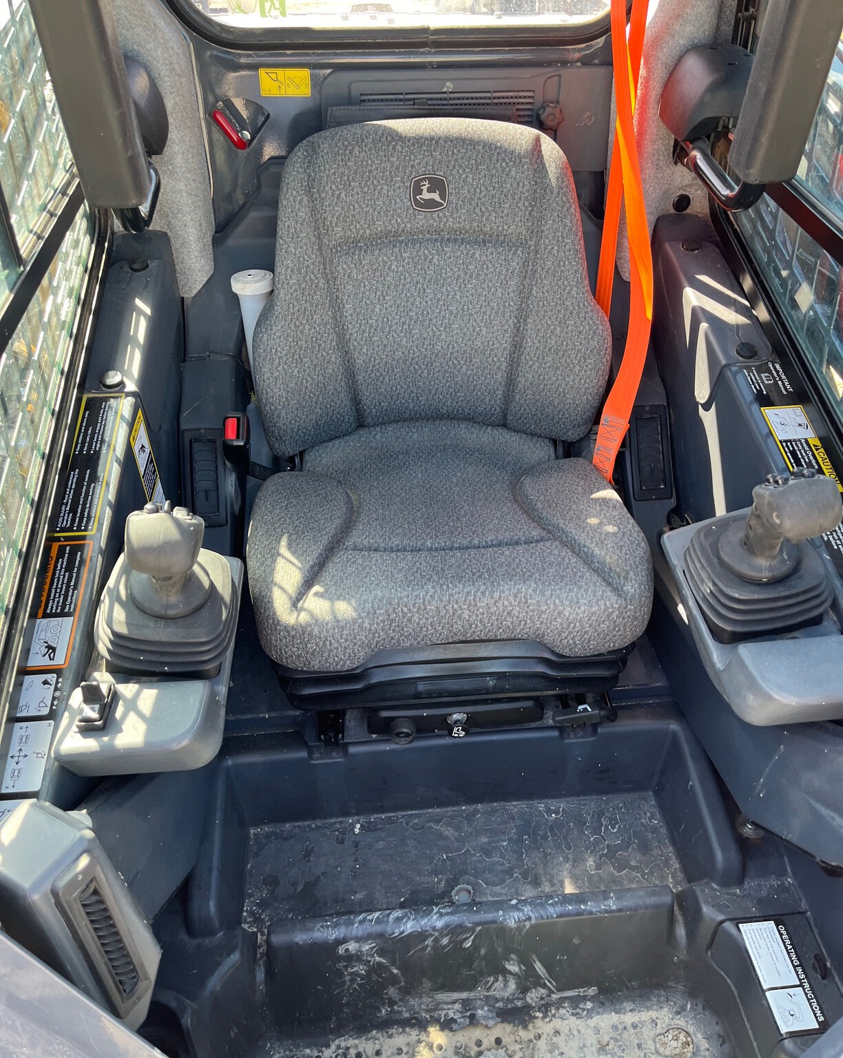 2022 John Deere 333G Image 10